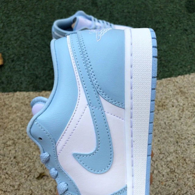 AIR JORDAN 1 LOW WMNS 'ICE BLUE' (IMPORTADOS)